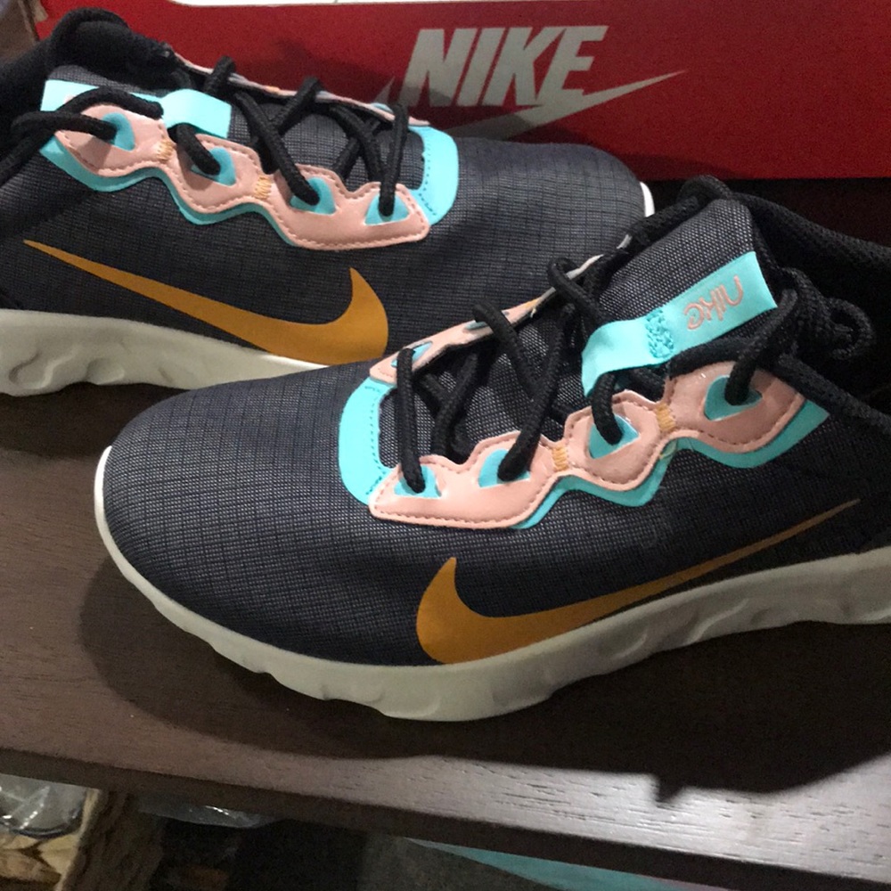 Super cute NIKE